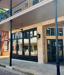 Celebrate the Pilgrimage Parade & Experience Jefferson’s Shopping and Food Scene!